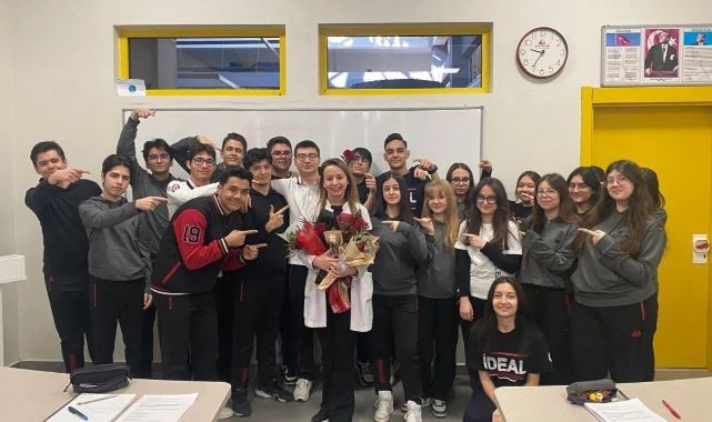 Kayseri’de öğrencilerden “Öğretmenime Bir Gül, Bin Teşekkür” etkinliği