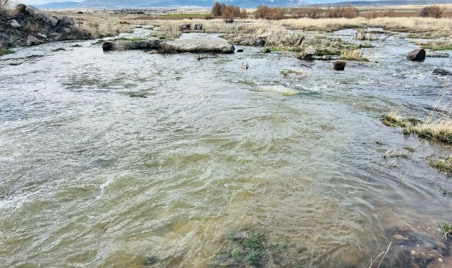Kayseri'nin bir ilçesinde baharın habercisi dere suları akmaya başladı