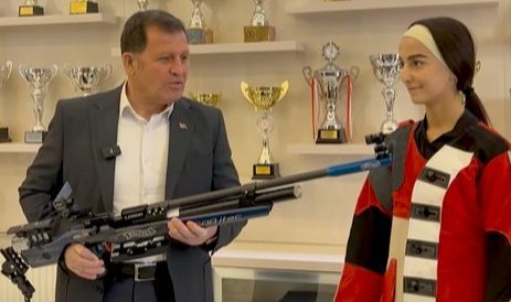 Kayseri’nin ilk SEM Olimpik Tüfek sporcusuna malzeme desteği