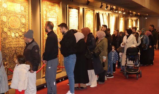 Kayserililer iftarın ardından ‘Kutsal Emanetler'e koştu