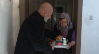 Kocasinan Belediyesi’nden ihtiyaç sahiplerinin iftar sofrasına sıcak yemek desteği