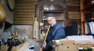 Okuduğu beyitten etkilenerek başladığı neyi 40 yıldır üflüyor