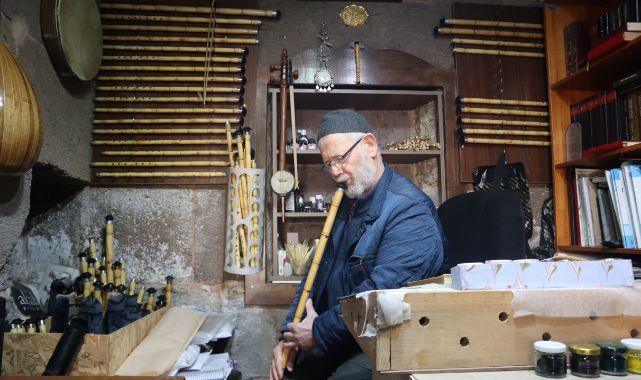 Okuduğu beyitten etkilenerek başladığı neyi 40 yıldır üflüyor