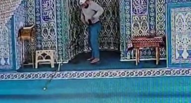 Oltalı hırsız camiden mikrofon çaldı