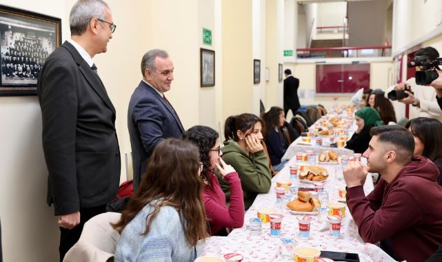 Rektör Prof. Dr. Altun, Eczacılık Fakültesi öğrencileri ile iftar yaptı