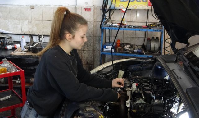 Sanayinin 17 yaşındaki oto tamircisi kadın ustası