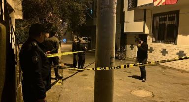 Silahlı kavgada evinin önünde duran genç kadın başından vurularak hayatını kaybetti