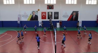 Tomarza'da voleybol turnuvası sona erdi 