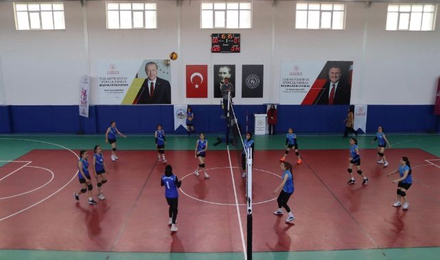 Tomarza'da voleybol turnuvası sona erdi 