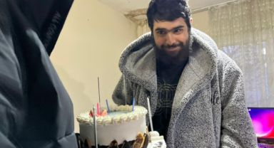 Türkiye’nin Konuştuğu Barış Özbay 25. Yaşına Girdi: Bilgisayar Başındaki Hayatında Sürpriz Doğum Günü