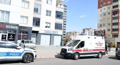Üçüncü kattan düşen yaşlı adam öldü
