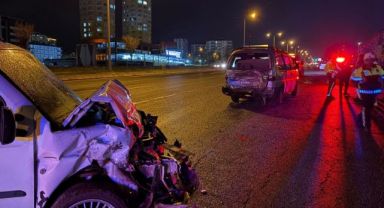 Arızalı minibüse çarpan araçta 7 aylık bebek dahil 6 yaralı