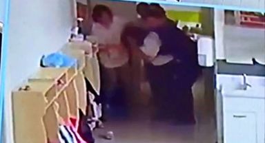 Boğazına yemek kaçan öğretmenin yardımına meslektaşı koştu