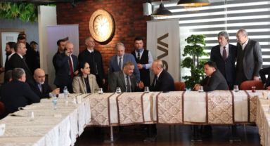 Dışişleri eski Bakanı Çavuşoğlu, Kayseri protokolü ile bir araya geldi