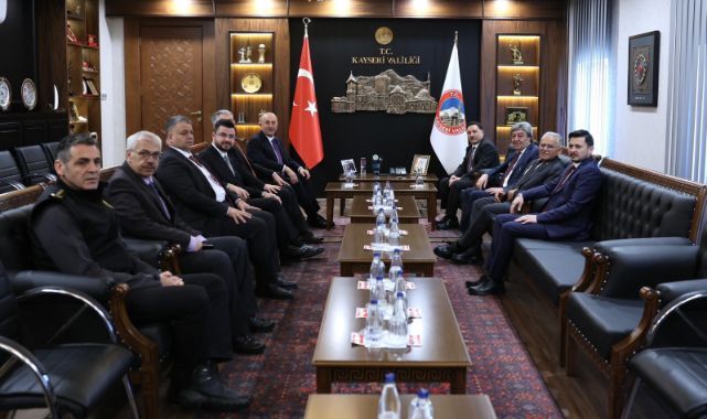 Dışişleri eski Bakanı Çavuşoğlu’ndan Vali Çiçek’e ziyaret