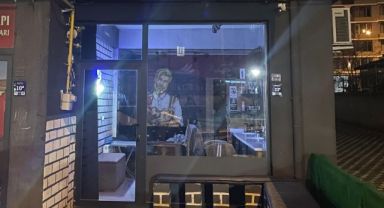 Erkek kuaföründe bıçaklı kavga: 1 yaralı