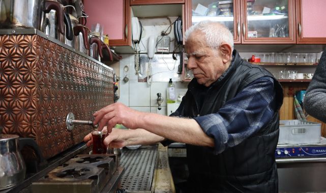 Kayseri’de 4 çocuk babası, 74 yıldır çaycılık yapıyor