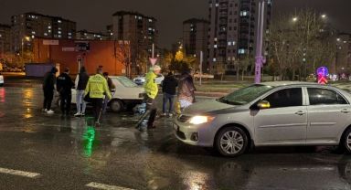 Kayseri'de iki otomobil çarpıştı: Tofaş kağıt gibi ezildi