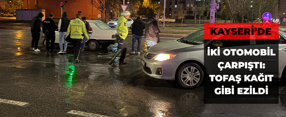 Kayseri'de iki otomobil çarpıştı: Tofaş kağıt gibi ezildi