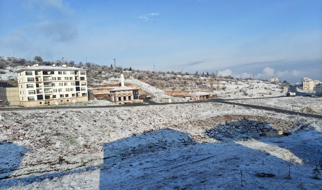 Kayseri'ye Nisan ayında kar yağdı