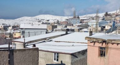 Kırsal mahallelere nisan ayında kar yağdı