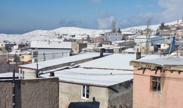 Kırsal mahallelere nisan ayında kar yağdı