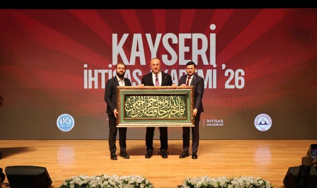 Mevlüt Çavuşoğlu: İran meselesinde son derece ilkeli bir tutum sergiliyoruz