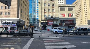 Motosikletin çarptığı yaya yaralandı