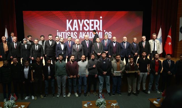 Önceki dönem Dışişleri Bakanı Çavuşoğlu, KAYÜ’de konferans verdi