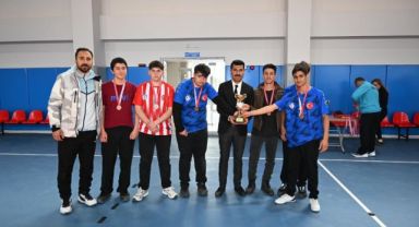 Sarıoğlan’da Gençler Futsal Turnuvası sona erdi