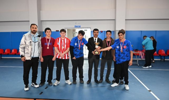 Sarıoğlan’da Gençler Futsal Turnuvası sona erdi