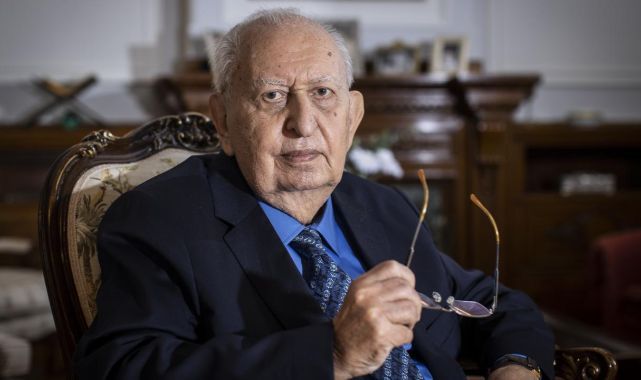 Siyaset Dünyasının Acı Kaybı: Eski TBMM Başkanı Cindoruk Hayatını Kaybetti