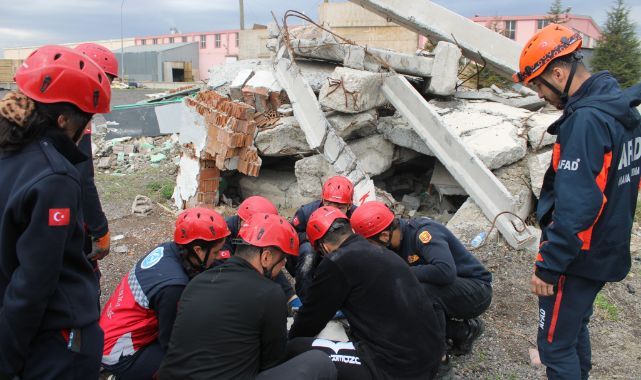 Üniversite öğrencileri, Kıbrıs'ta yapılacak Arama Kurtarma Oyunları'na hazırlanıyor