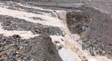 Yahyalı’da sağanak yağış Kapuzbaşı-Ulupınar yolunu ulaşıma kapadı